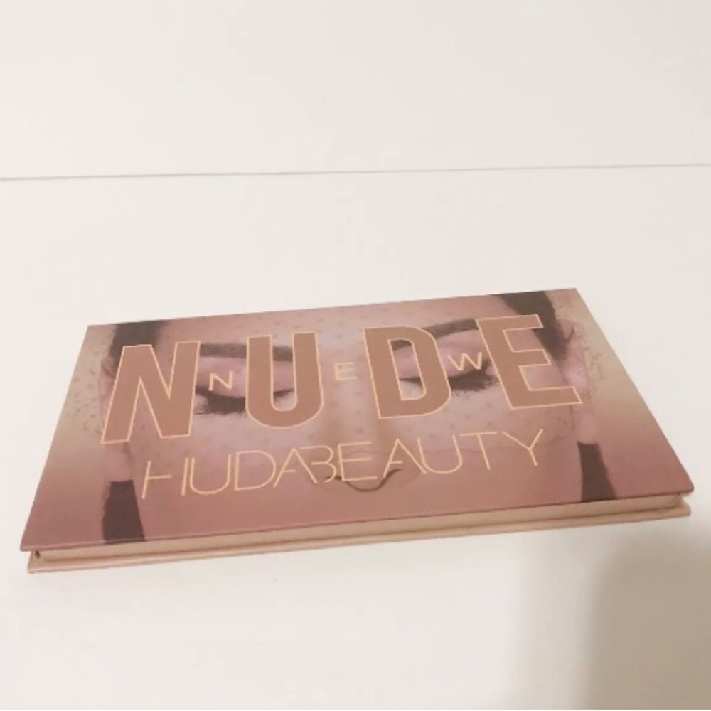🌸New Huda Beauty  New Nude  Eyeshadow Palette